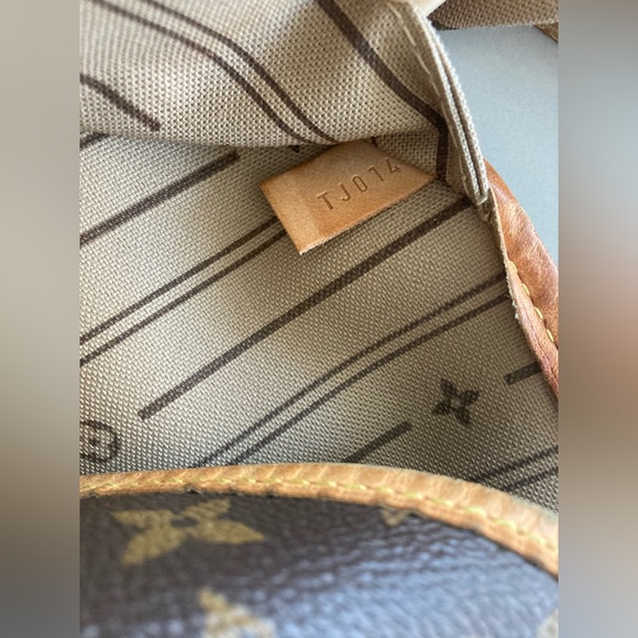 Louis Vuitton Neverfull GM - Picture 14 of 16